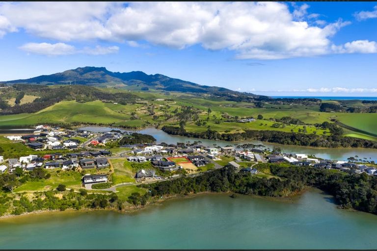 Photo of property in 33 Rangitahi Road, Raglan, 3225