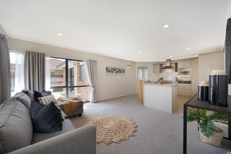 Photo of property in 11 Redcastle Drive, East Tamaki, Auckland, 2013