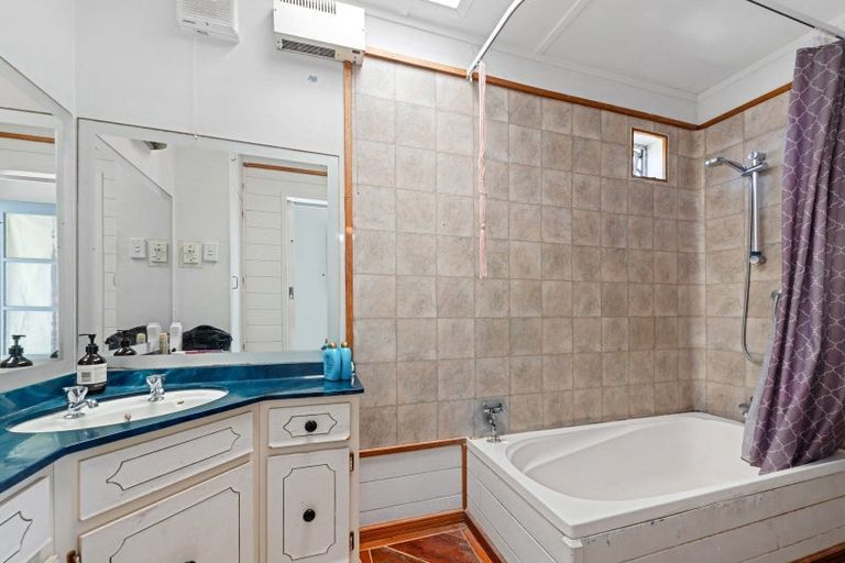 Photo of property in 126 Koutu Road, Kawaha Point, Rotorua, 3010