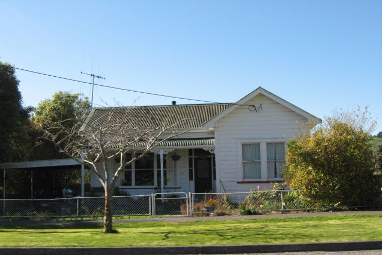 Photo of property in 32 Paraekaretu Street, Hunterville, 4730