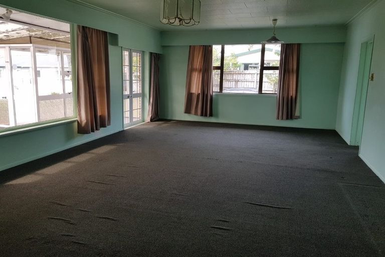 Photo of property in 23 Evans Road, Glen Eden, Auckland, 0602