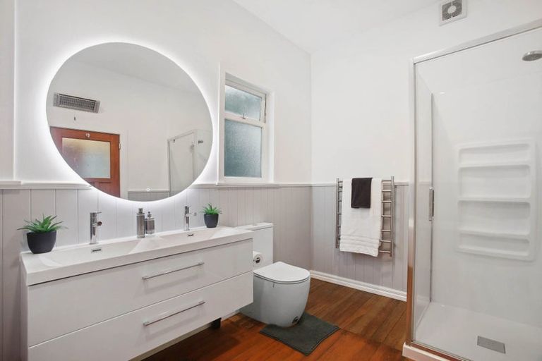 Photo of property in 2/48 Sunnynook Road, Sunnynook, Auckland, 0620