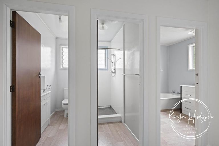 Photo of property in 26 Whaka Street, Maungaturoto, 0520