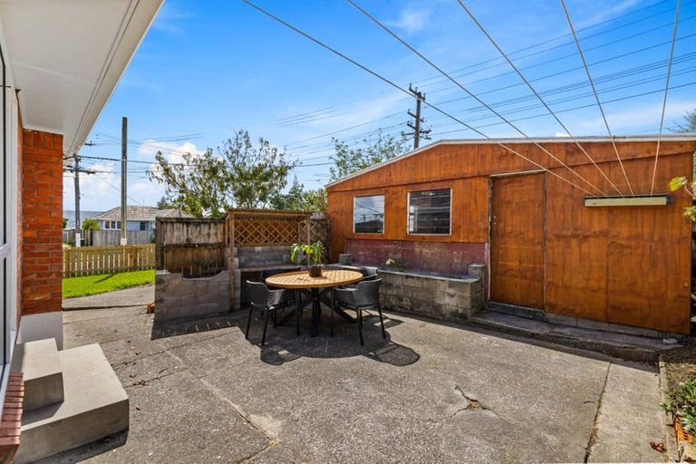 Photo of property in 40 Vodanovich Road, Te Atatu South, Auckland, 0610
