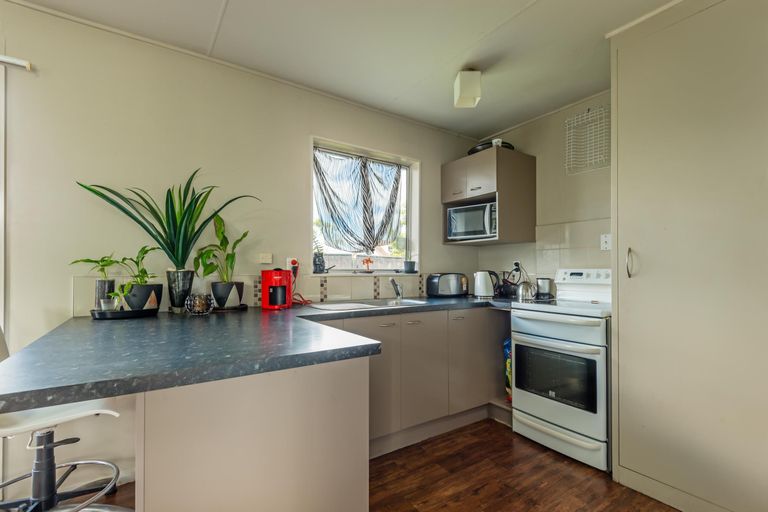 Photo of property in 15a Leander Place, Milson, Palmerston North, 4414