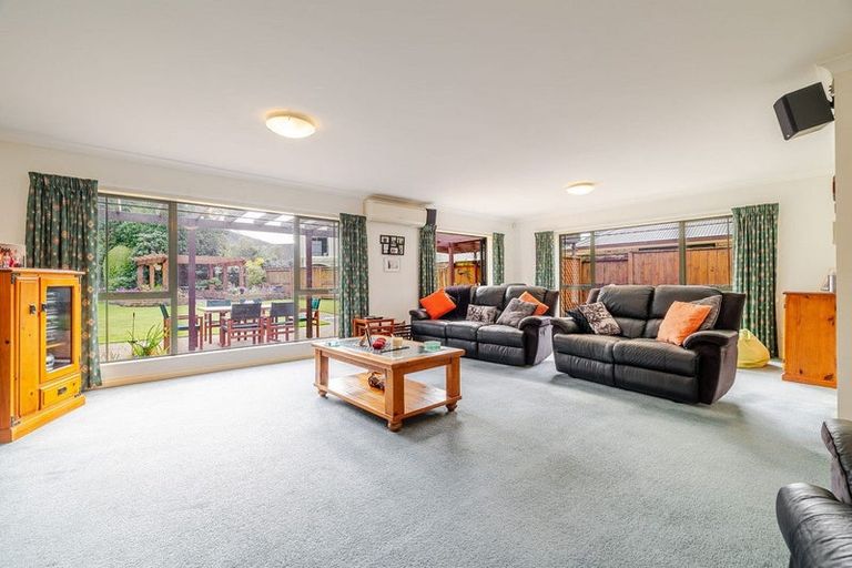 Photo of property in 62 Royal Oak Drive, Kelvin Grove, Palmerston North, 4414