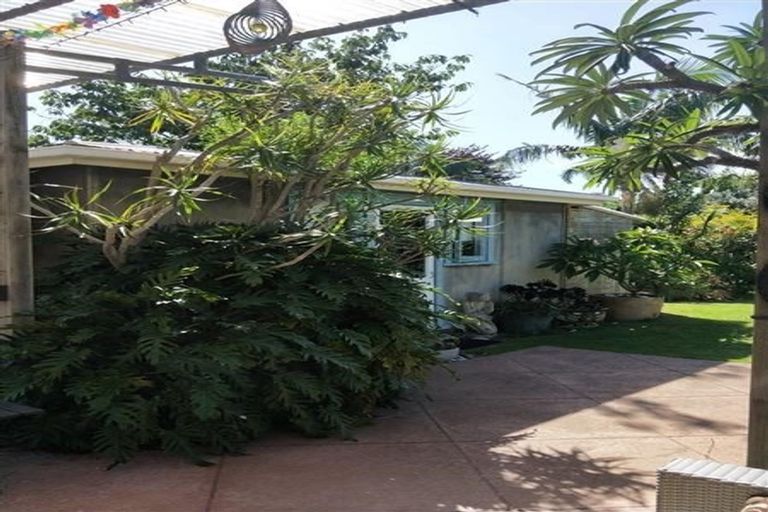 Photo of property in 42 Tui Street, Point Chevalier, Auckland, 1022