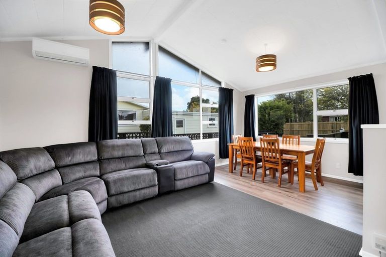 Photo of property in 10 Karaka Street, Inglewood, 4330