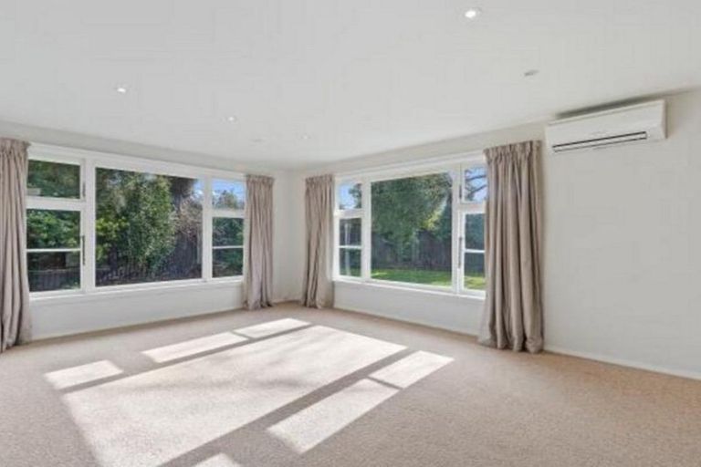 Photo of property in 33a Garreg Road, Fendalton, Christchurch, 8052