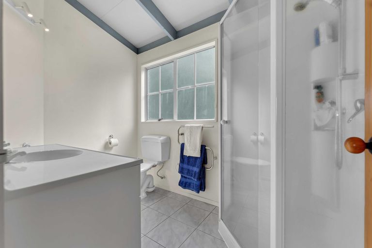 Photo of property in 100 Eugenia Rise, Goodwood Heights, Auckland, 2105