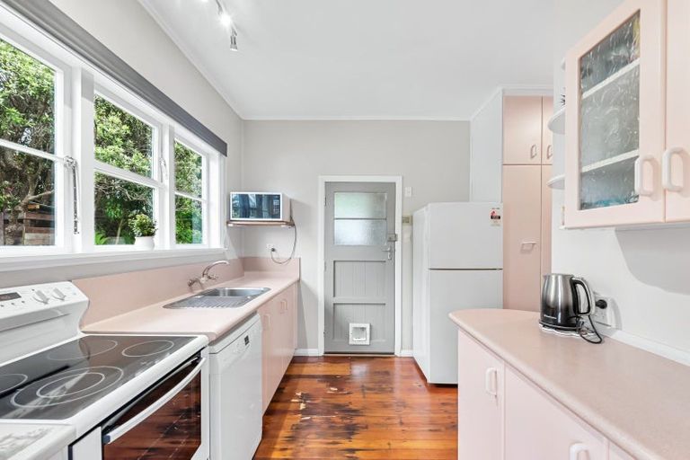 Photo of property in 1 Summit Road, Fairfield, Lower Hutt, 5011