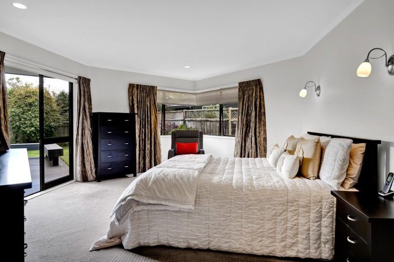 Photo of property in 3b Larsen Place, Merrilands, New Plymouth, 4312