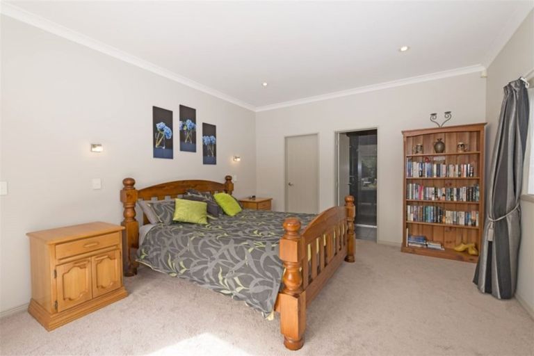 Photo of property in 65d View Road, Henderson, Auckland, 0612