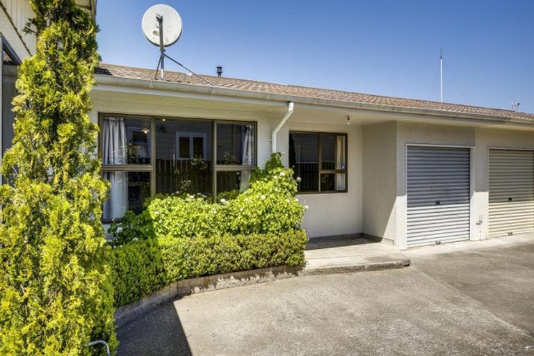 Photo of property in 2/802 Victoria Street, Parkvale, Hastings, 4122