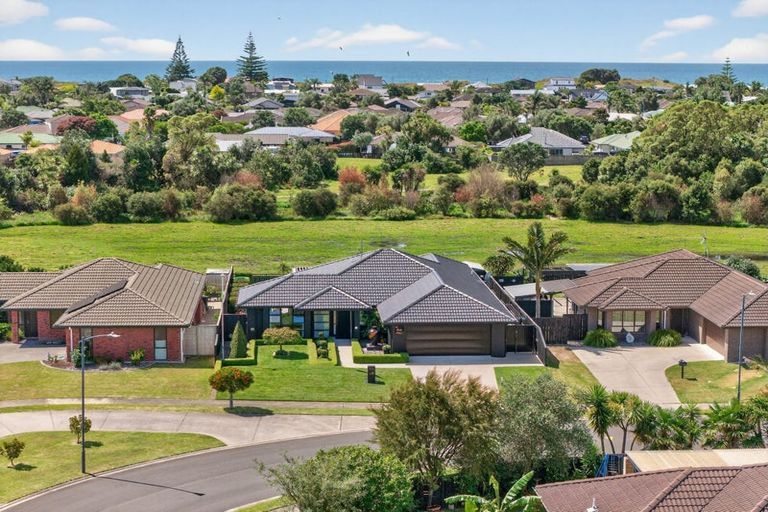 Photo of property in 52 Carrington Drive, Papamoa Beach, Papamoa, 3118