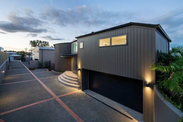 Photo of property in 2/67 Castor Bay Road, Castor Bay, Auckland, 0620