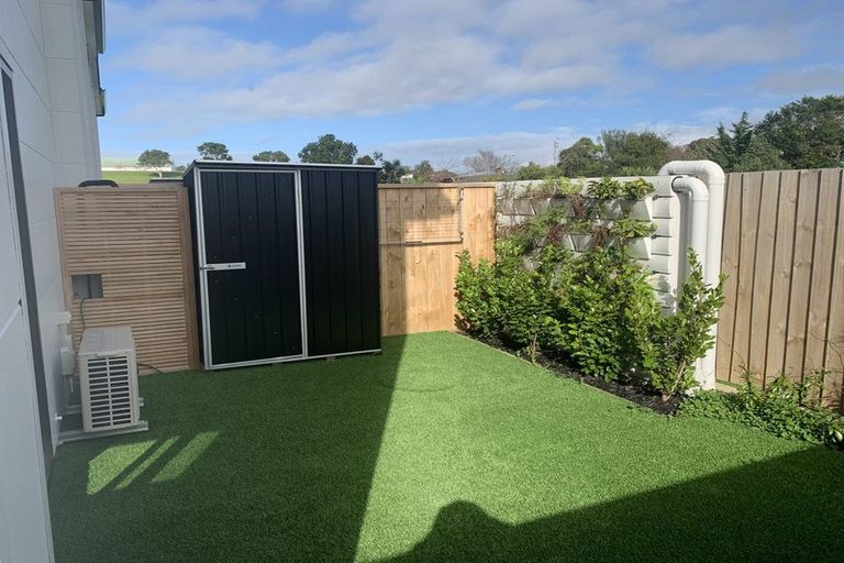 Photo of property in 52c Vodanovich Road, Te Atatu South, Auckland, 0610