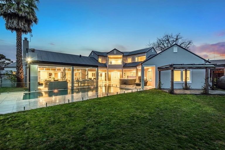 Photo of property in 90 Roland Road, Greenhithe, Auckland, 0632