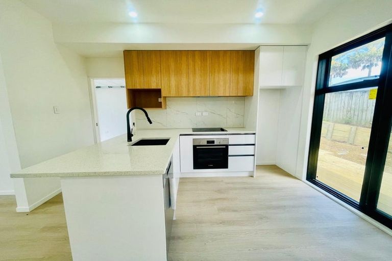 Photo of property in 9d Rountree Place, Conifer Grove, Takanini, 2112