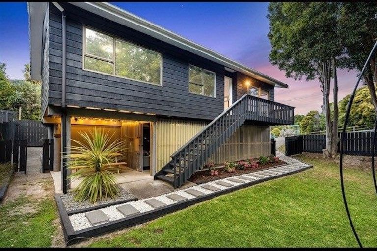 Photo of property in 15a Bridge Avenue, Te Atatu South, Auckland, 0610