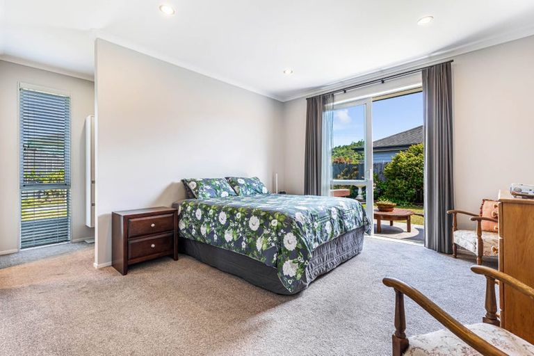 Photo of property in 17 Larmer Drive, Kumeu, 0810