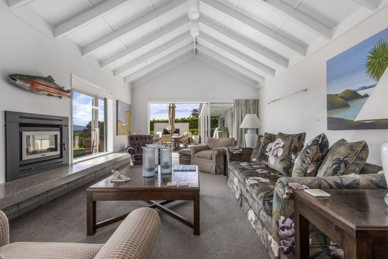 Photo of property in 86 Emerald Glen Road, Paekakariki, 5032