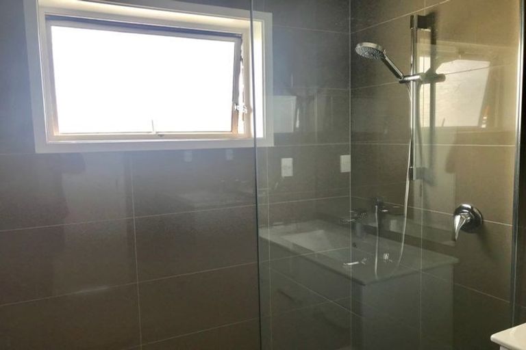 Photo of property in 1/60 Bruce Road, Glenfield, Auckland, 0629