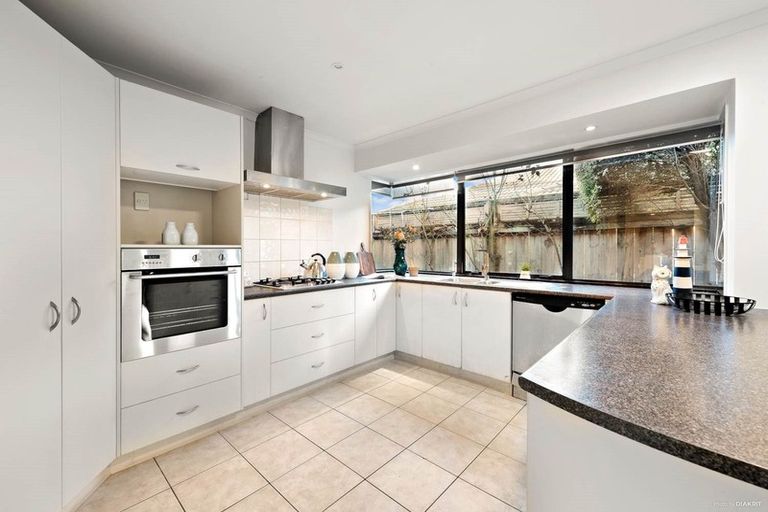 Photo of property in 17 Erne Crescent, East Tamaki, Auckland, 2016