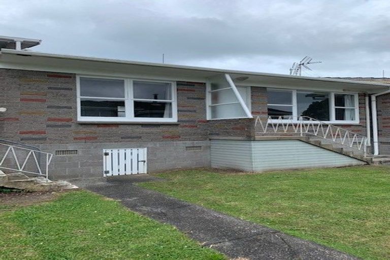 Photo of property in 2/14 Westwell Road, Belmont, Auckland, 0622