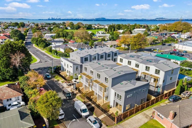 Photo of property in 5/2 Moor Avenue, Te Atatu Peninsula, Auckland, 0610