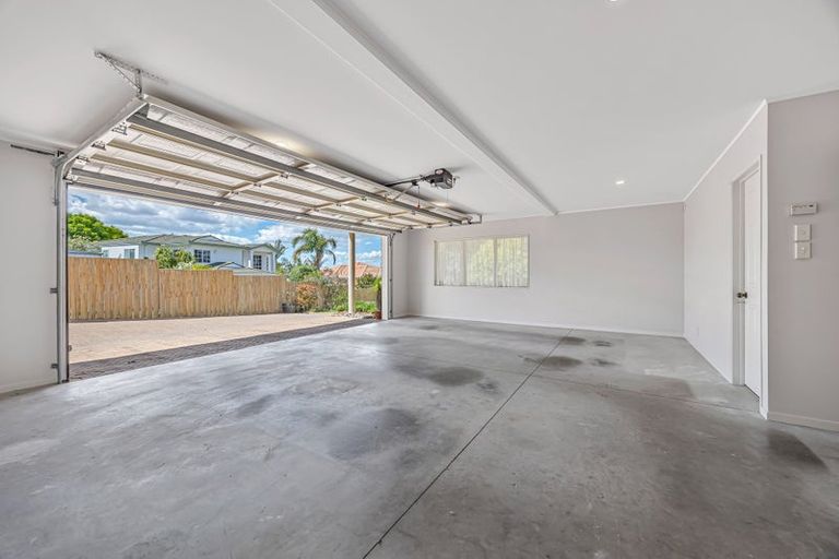 Photo of property in 16 Tornado Place, West Harbour, Auckland, 0618