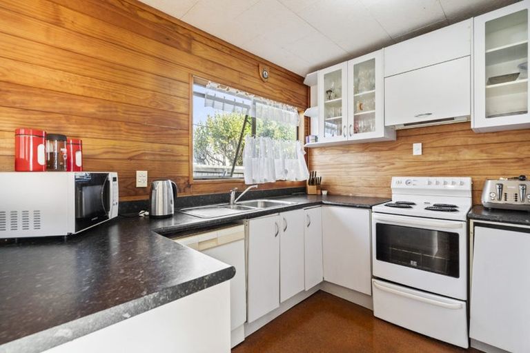 Photo of property in 2/19 Montgomery Avenue, Belmont, Auckland, 0622