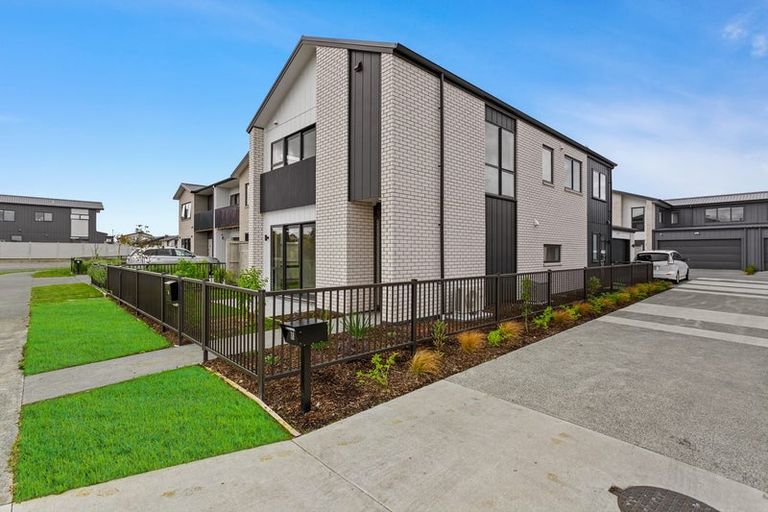 Photo of property in 16 Riria Crescent, Takanini, 2112