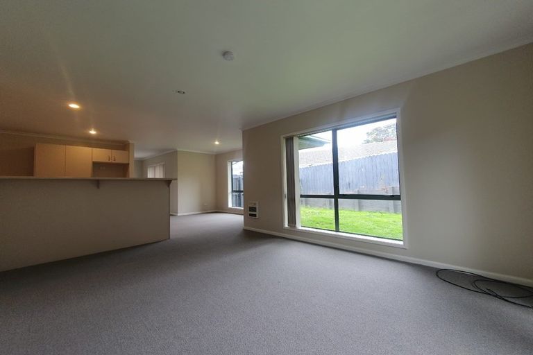 Photo of property in 14 Glenveagh Park Drive, Weymouth, Auckland, 2103