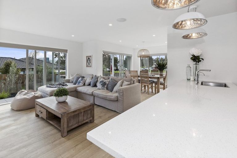 Photo of property in 1 Pae Moana Place, Stanmore Bay, Whangaparaoa, 0932