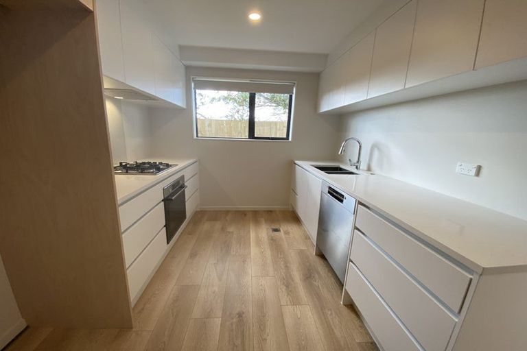 Photo of property in 3f Westall Road, New Lynn, Auckland, 0600