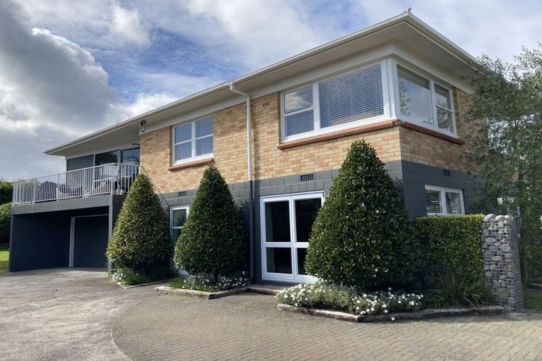 Photo of property in 11 Dawnhaven Drive, Te Atatu Peninsula, Auckland, 0610