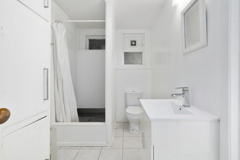 Photo of property in 206 Upper Harbour Drive, Greenhithe, Auckland, 0632