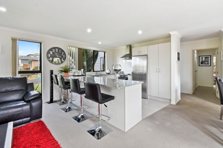 Photo of property in 6 Mcgowan Rise, Tuakau, 2121
