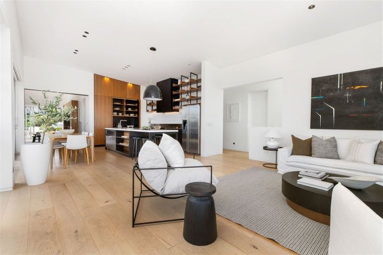 Photo of property in 39 Hackthorne Road, Cashmere, Christchurch, 8022