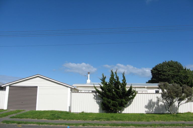 Photo of property in 87 Karaka Street, Castlecliff, Whanganui, 4501
