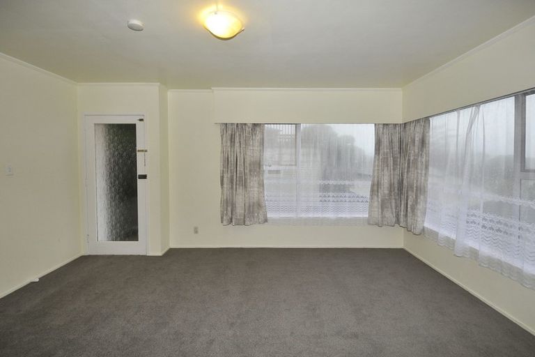 Photo of property in 2/98 Carlisle Road, Browns Bay, Auckland, 0632