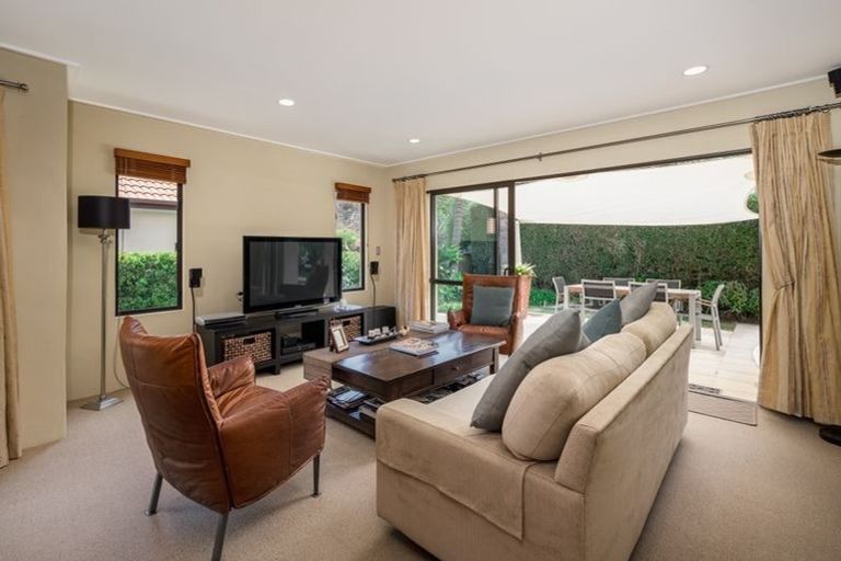 Photo of property in 8 Brooke Ridge Rise, East Tamaki Heights, Auckland, 2016