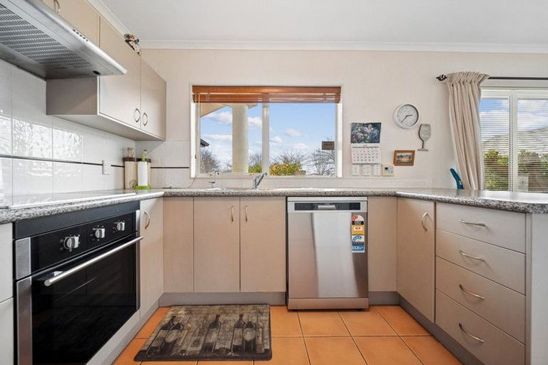 Photo of property in 57 Carisbrook Crescent, Papakura, 2110