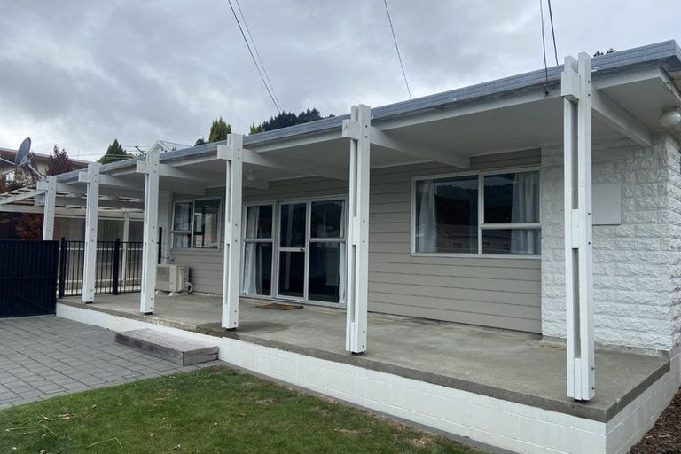 Photo of property in 94 Waikawa Road, Picton, 7220