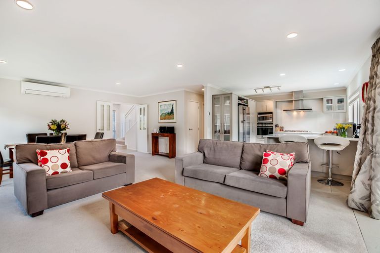 Photo of property in 6 Pickaberry Avenue, Karaka, Papakura, 2113