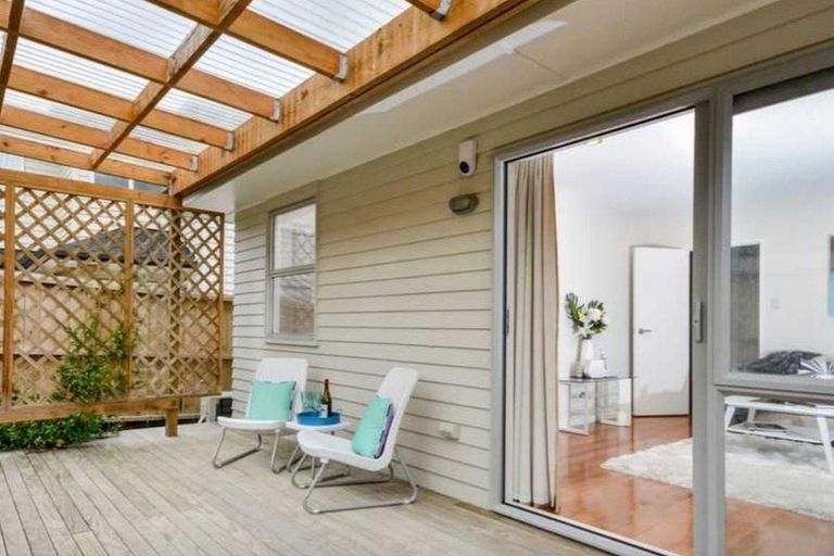 Photo of property in 27 Normanton Street, Glenfield, Auckland, 0629