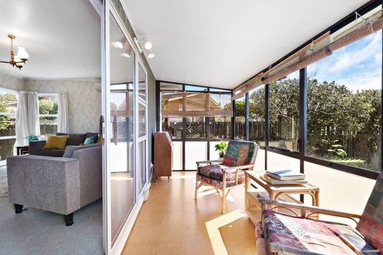 Photo of property in 46 Advene Road, Cockle Bay, Auckland, 2014