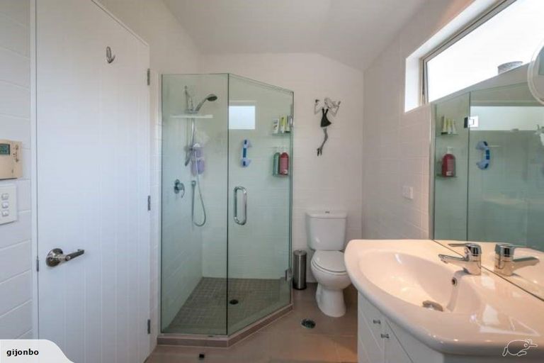 Photo of property in 57 Kittiwake Drive, Schnapper Rock, Auckland, 0632