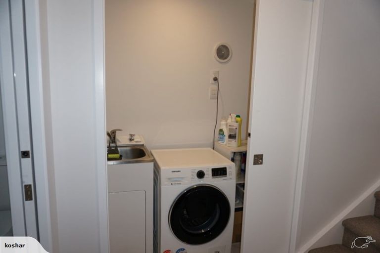 Photo of property in 27a Kirrie Avenue, Te Atatu South, Auckland, 0610